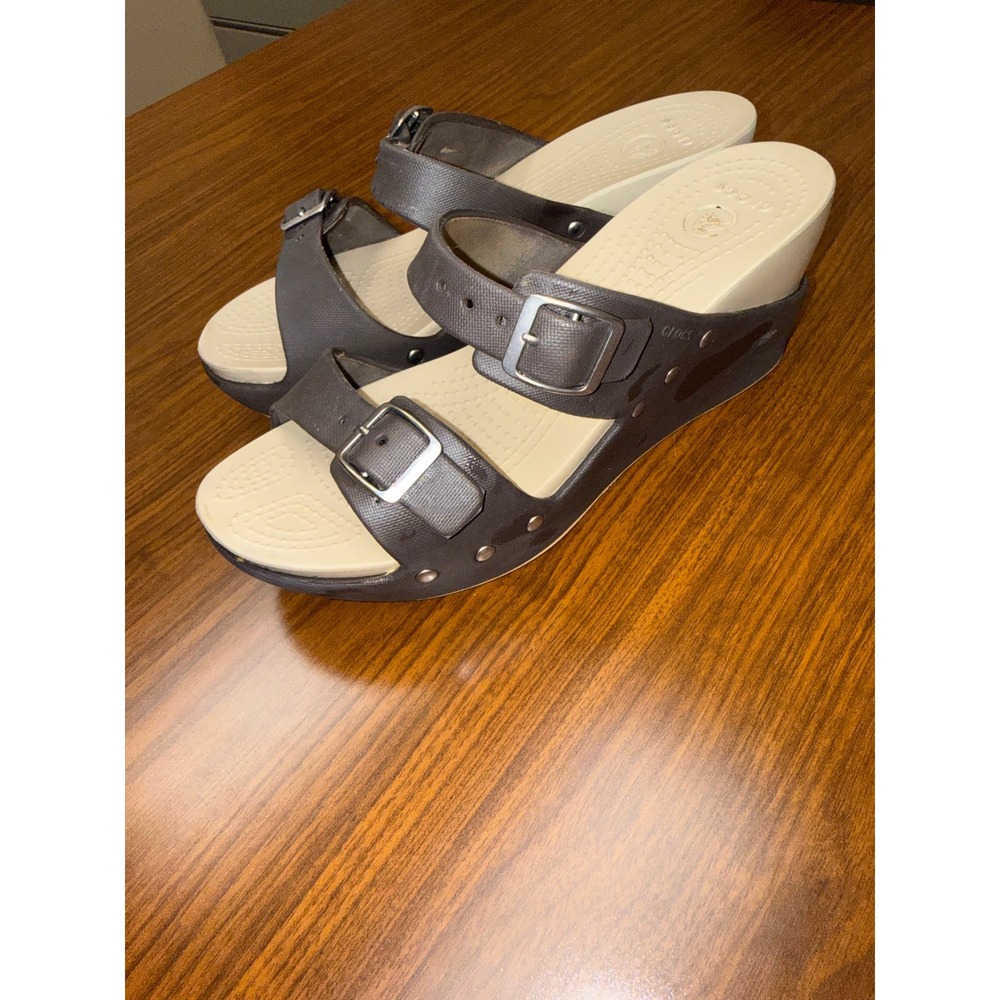 Crocs Sassari Wedge Sandal Womens 9 Espresso Brown Cream Studded Buckle Platform